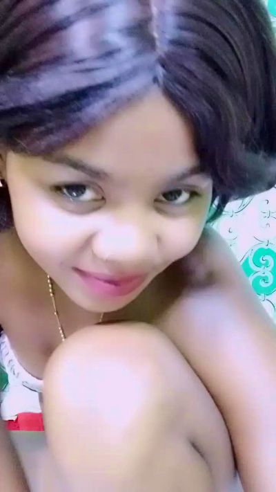 ameline1 live cam on Cam4