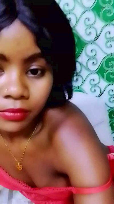 ameline1 live cam on Cam4