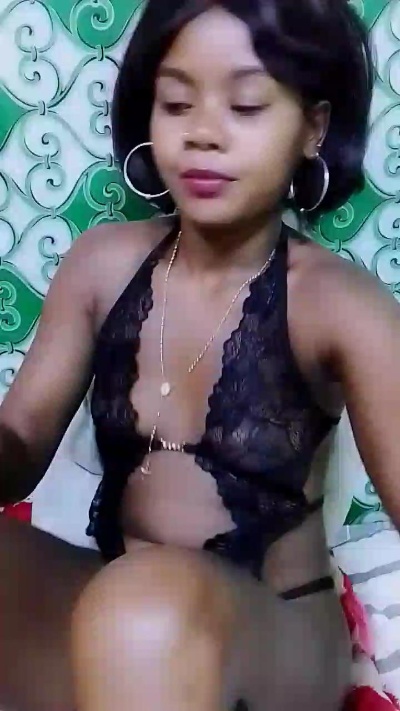 ameline1 live cam on Cam4