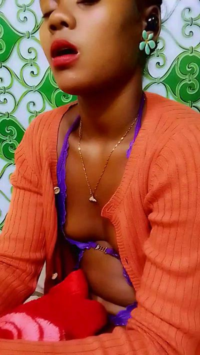 ameline1 live cam on Cam4