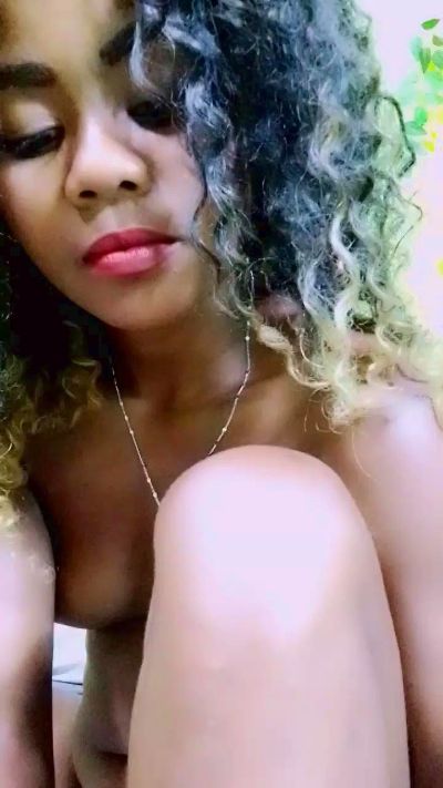 ameline1 live cam on Cam4