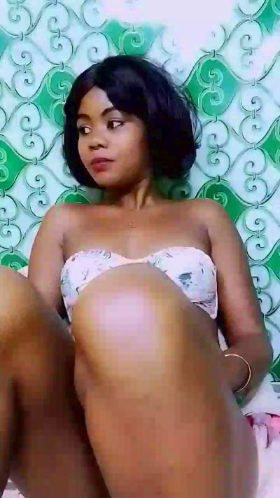 ameline1 live cam on Cam4