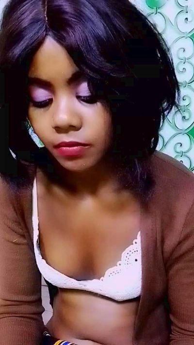 ameline1 live cam on Cam4
