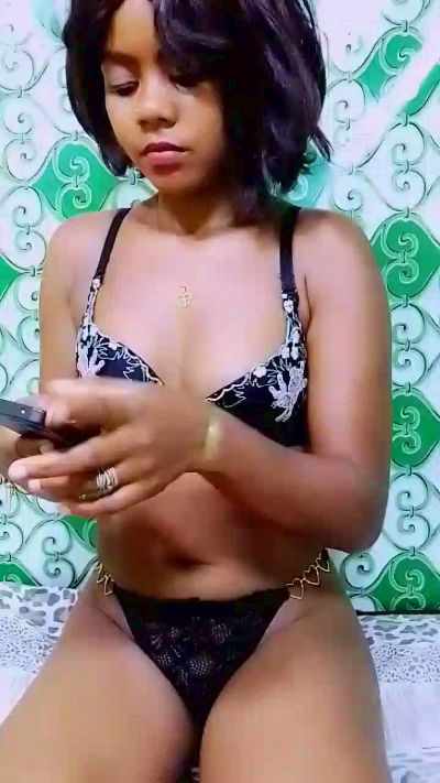 ameline1 live cam on Cam4