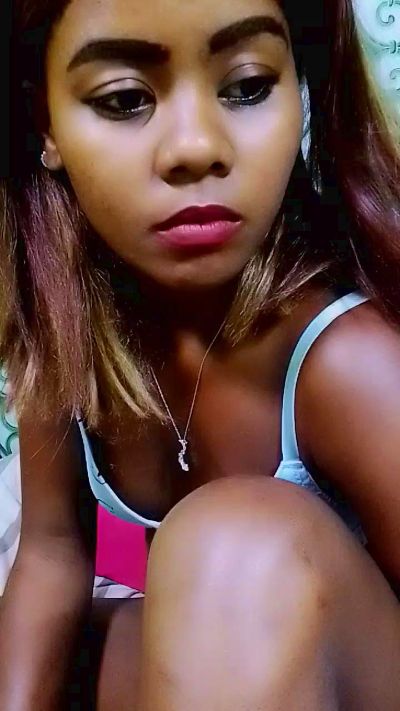 ameline1 live cam on Cam4