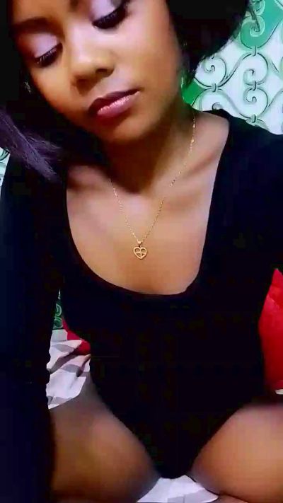 ameline1 live cam on Cam4