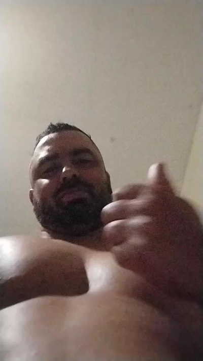 amigo140 live cam on Cam4