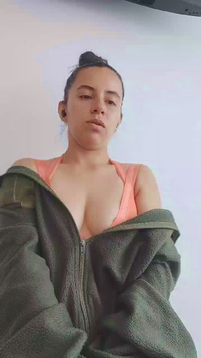 ammy_gomez27 live cam on Cam4
