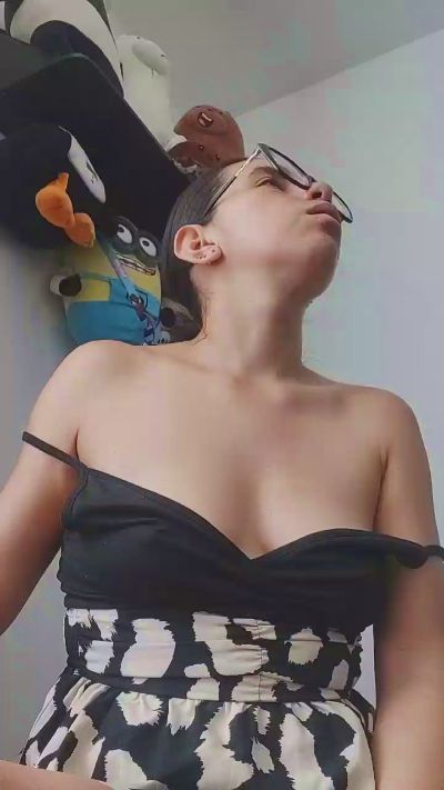 ammy_gomez27 live cam on Cam4