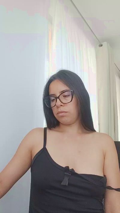 ammy_gomez27 live cam on Cam4