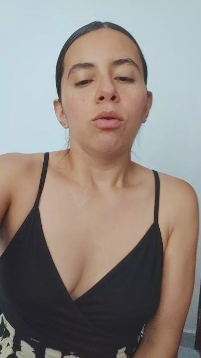ammy_gomez27 live cam on Cam4