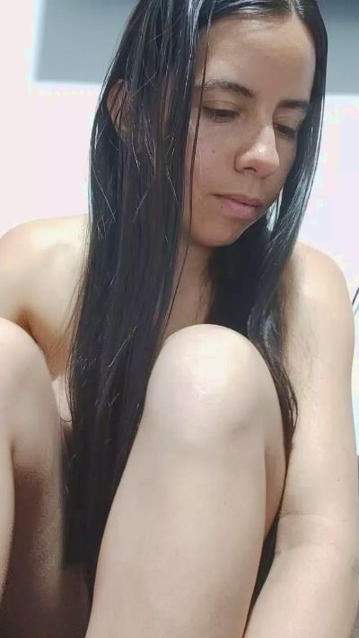 ammy_gomez27 live cam on Cam4