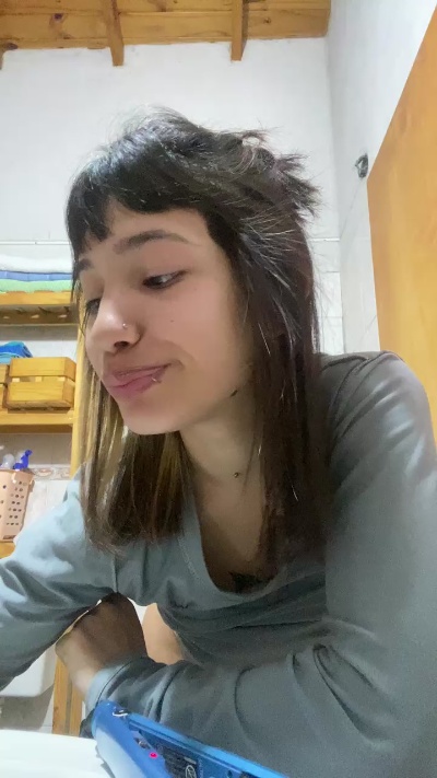 anahi50 live cam on Cam4