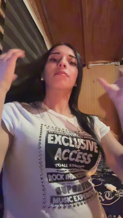 anaizhot live cam on Cam4