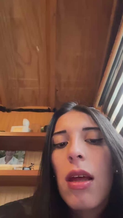 anaizhot live cam on Cam4