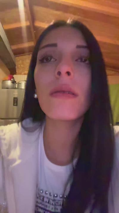 anaizhot live cam on Cam4