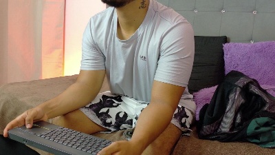 ander_montoya live cam on Cam4