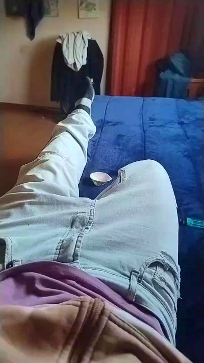 andr2321 live cam on Cam4