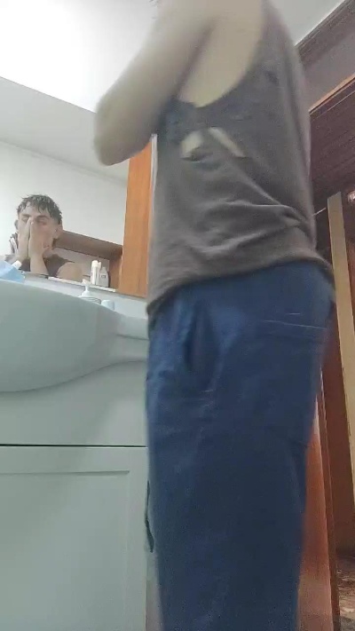andr8888_hot live cam on Cam4