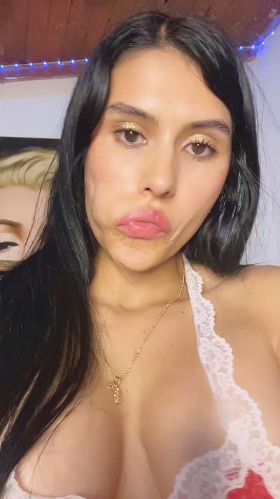 andrea18 live cam on Cam4