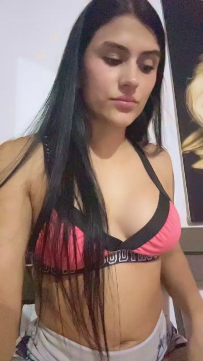 andrea18 live cam on Cam4