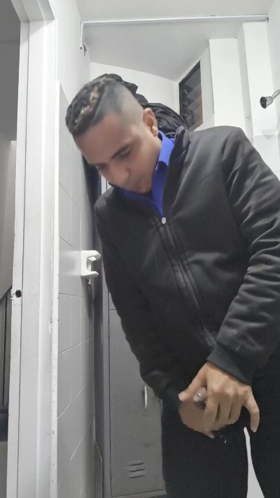 andres11295786 live cam on Cam4