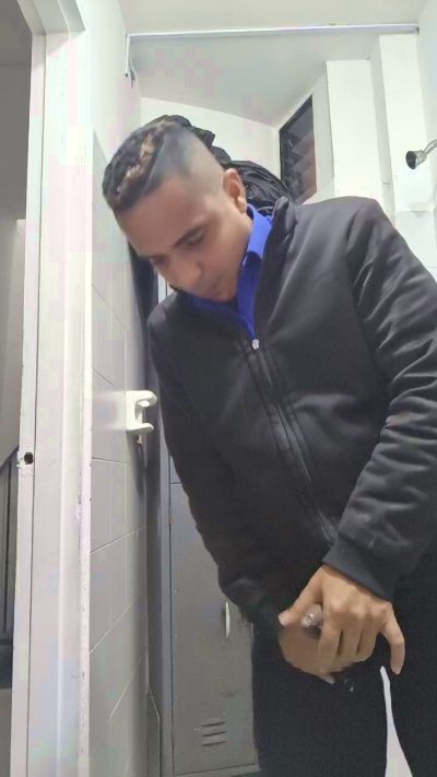 andres11295786 live cam on Cam4