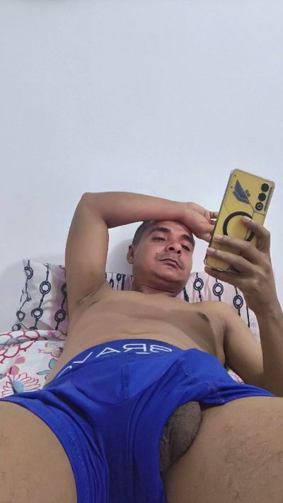 andres11295786 live cam on Cam4