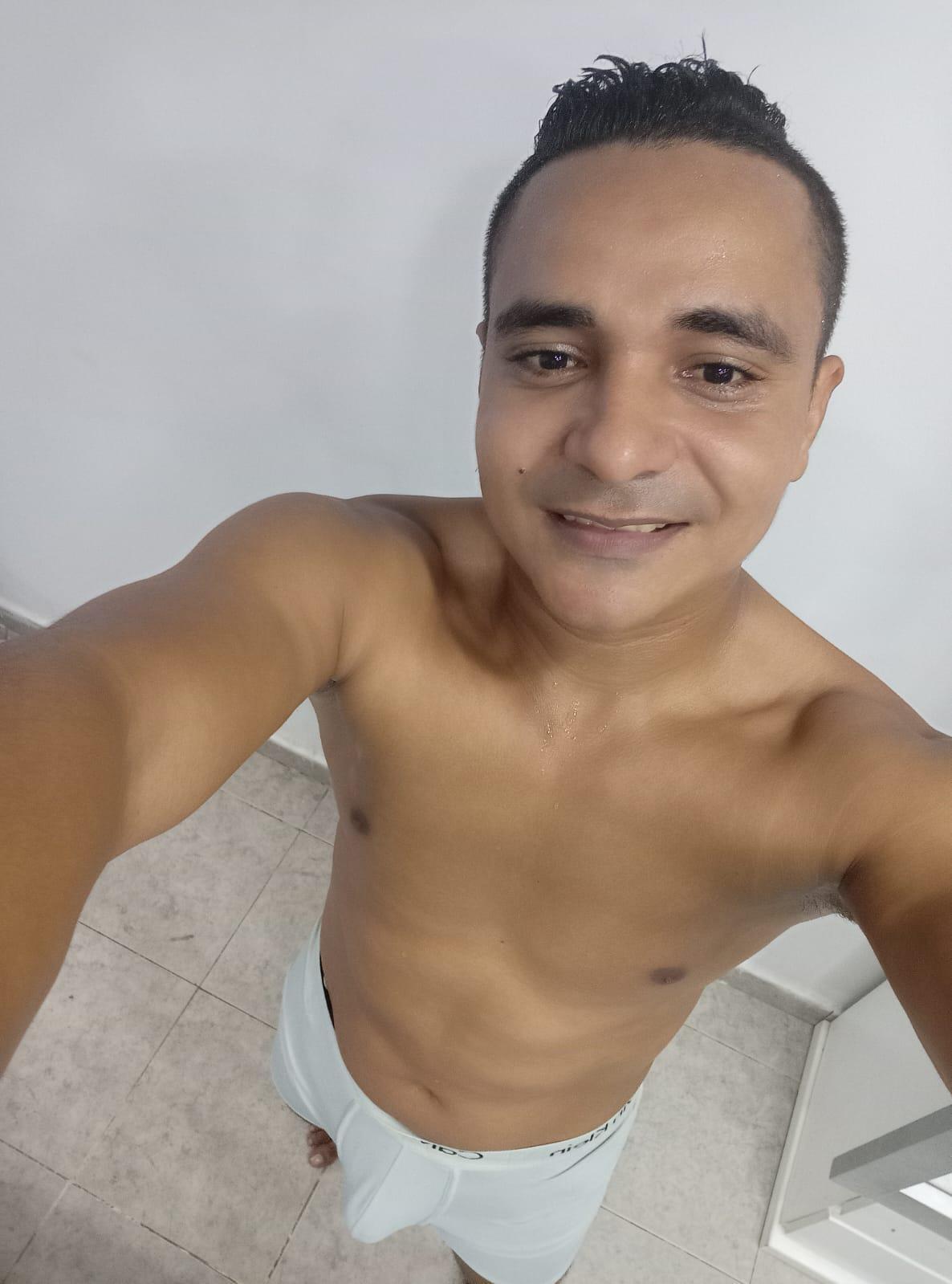andres11295786 live cam on Cam4