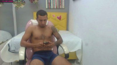 andrew_soom live cam on Cam4