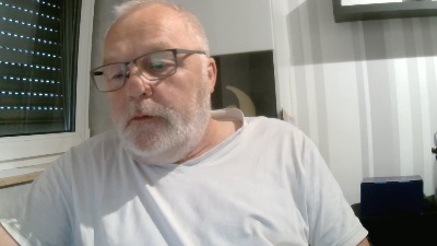 andybo18021 live cam on Cam4