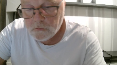 andybo18021 live cam on Cam4