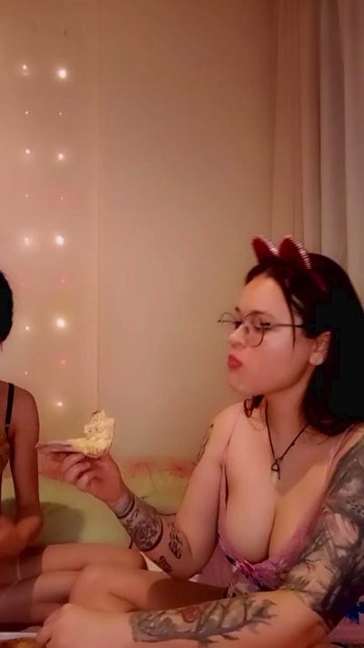 angelatattooho7 live cam on Cam4