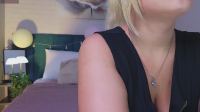 angelic_coy live cam on Cam4