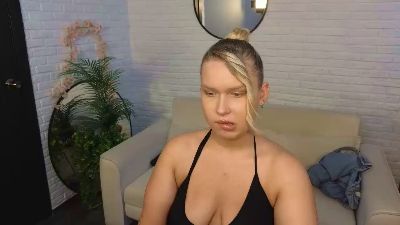 angelic_coy live cam on Cam4