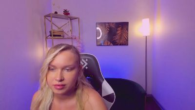 angelic_coy live cam on Cam4
