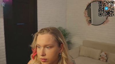 angelic_coy live cam on Cam4