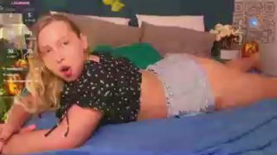 angelic_coy live cam on Cam4