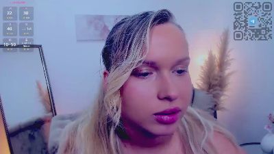 angelic_coy live cam on Cam4