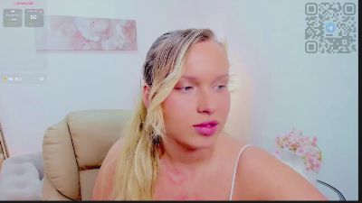 angelic_coy live cam on Cam4