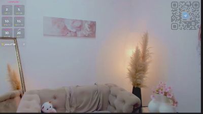 angelic_coy live cam on Cam4
