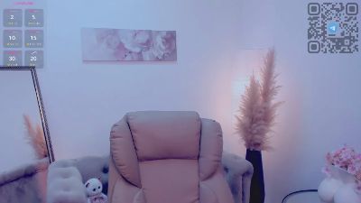 angelic_coy live cam on Cam4