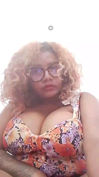 angelicah4 live cam on Cam4