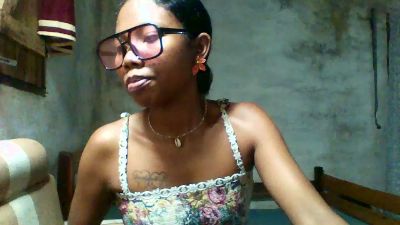 angelinah4 live cam on Cam4