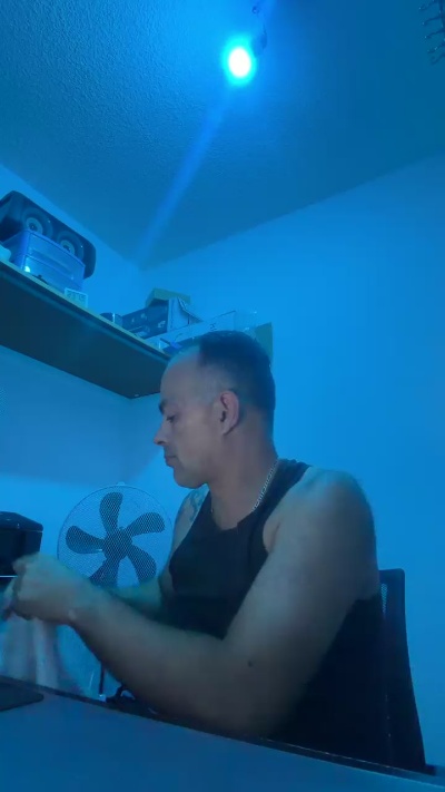 angevil2020 live cam on Cam4