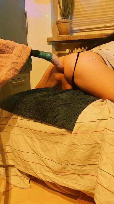 anika_hot live cam on Cam4