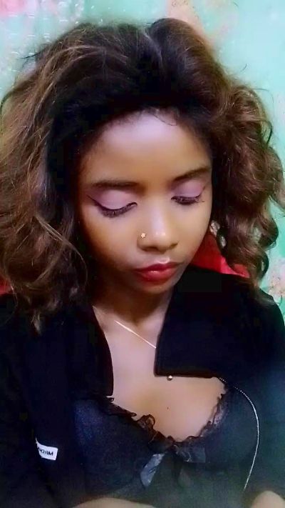 anisa7 live cam on Cam4