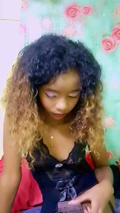 anisa7 live cam on Cam4