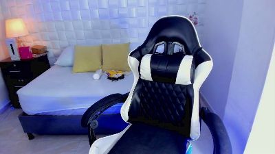 anny_rouse24 live cam on Cam4