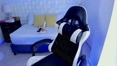 anny_rouse24 live cam on Cam4